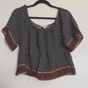 Off the shoulder crop blouse